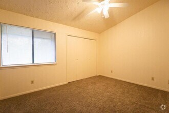 Building Photo - 421 W San Antonio St