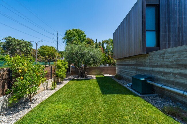 Foto del edificio - Zen House | Award-Winning Architectural Lease in Manhattan Beach