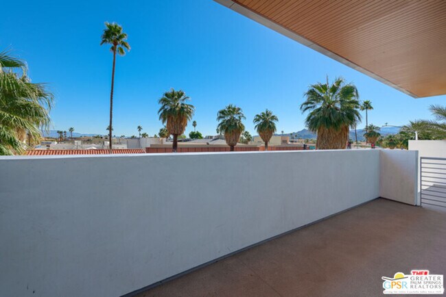 Foto del edificio - 175 N Palm Canyon Dr
