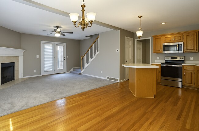 Building Photo - Spacious 3 Bed, 2.5 Bath Home in Kansas Ci...
