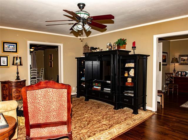 Building Photo - 6216 Mercedes Ave