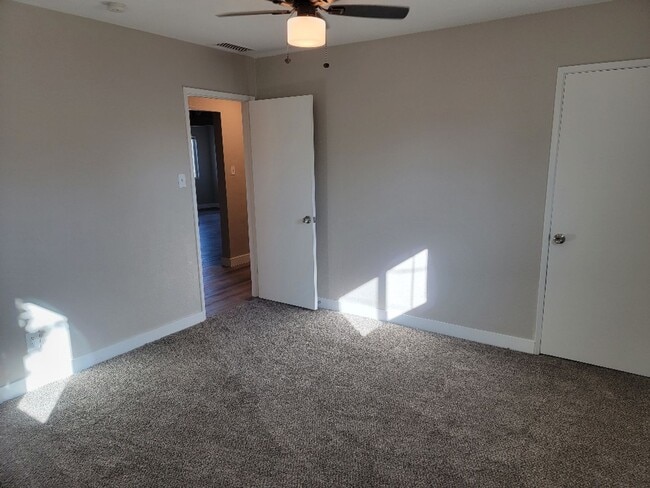Building Photo - 3 BEDROOM**UPGRADES*CLOSE TO AREA SCHOOLS ...