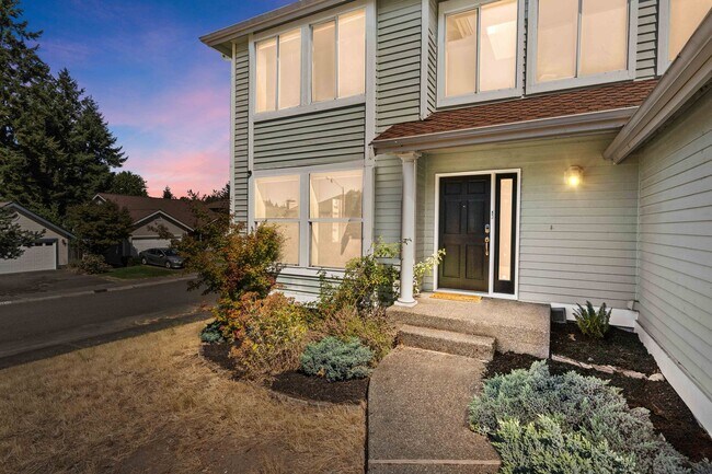 Foto del edificio - Spacious Corner Lot Retreat in the Heart o...