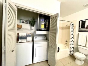 Building Photo - 2222 Smith St