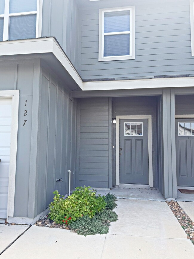 Building Photo - 127 Damon Dv