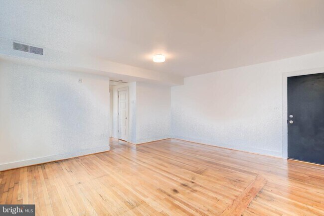 Building Photo - 1575 Spring Pl NW