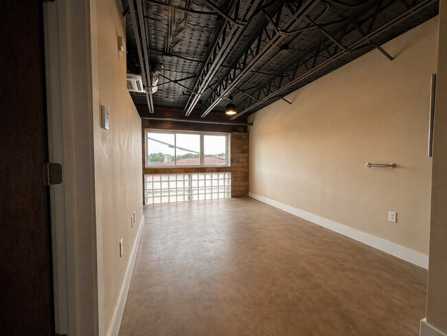 Building Photo - The Garden Lofts