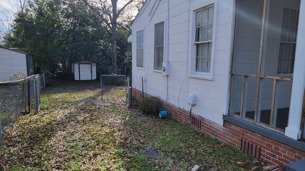 Building Photo - Welcome Home!  Single carport located in b...