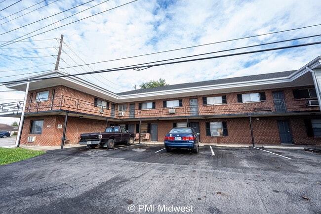 Building Photo - "Charming 2-Bedroom Apartment in Avon - Co...