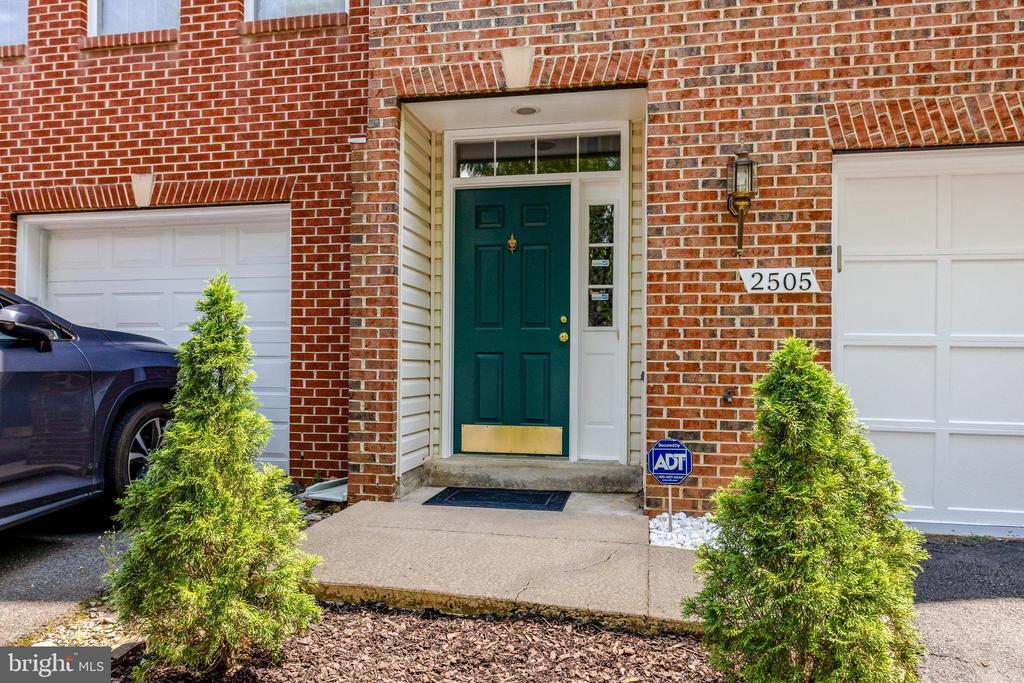Primary Photo - 2505 James Madison Cir