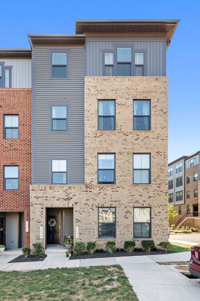 Foto del edificio - Luxurious 3 Bed 2.5 Bath Townhome In Beautiful Foster's Glen