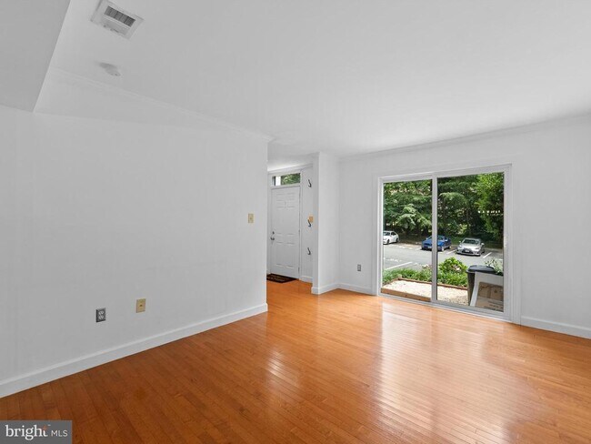 Foto del edificio - 2459 Pyrenees Ct