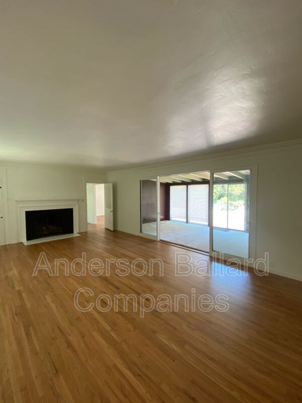 Foto del edificio - 5118 Oakwood Ave