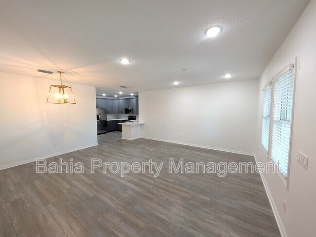 Foto del edificio - 1707 E Columbus Dr