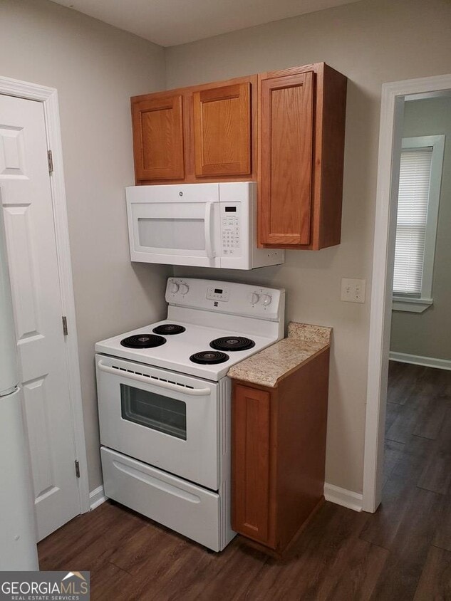 Building Photo - 114 W Mary St