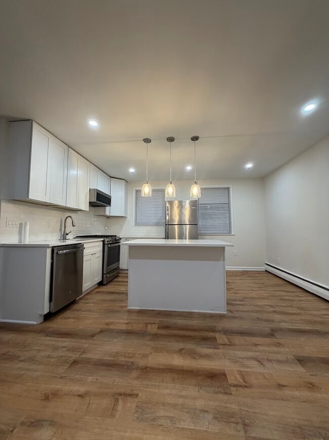 Building Photo - 5998 Henry Ave