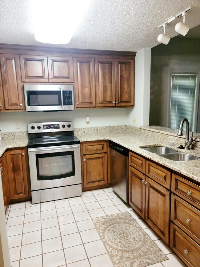 Foto del edificio - 1221 Tidewater Dr