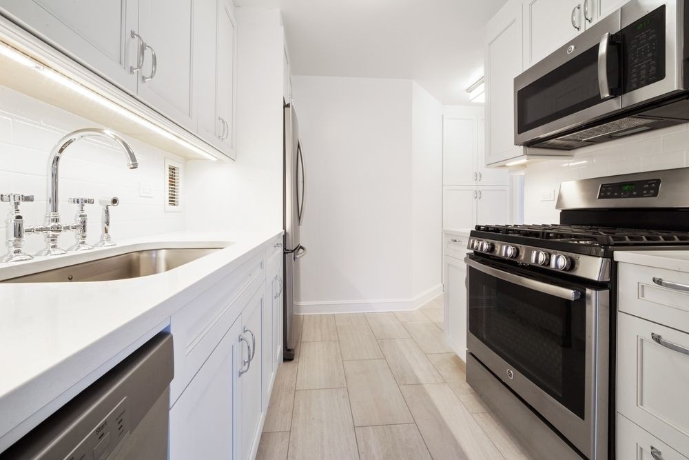 Foto principal - 210 E 70th St