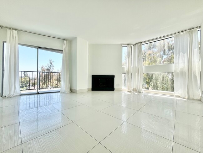 Building Photo - 3949 Los Feliz Blvd. Los Angeles, CA 90027