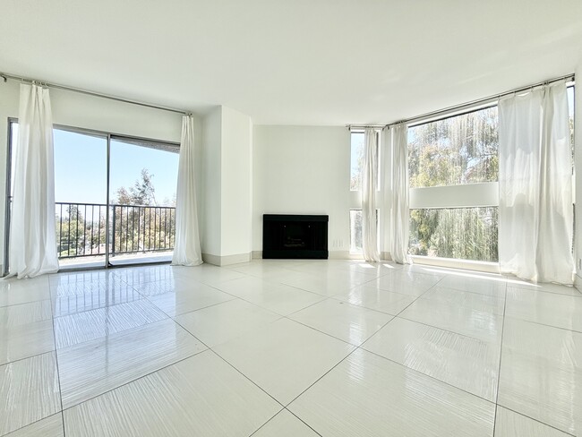 Building Photo - 3949 Los Feliz Blvd