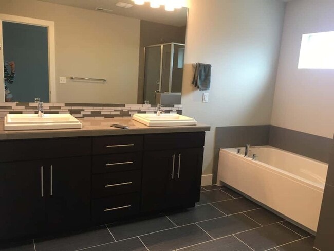 Building Photo - Beautiful 5 bed 3 bath available in Bothell