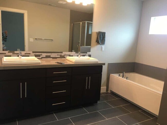 Foto del edificio - Beautiful 5 bed 3 bath available in Bothell