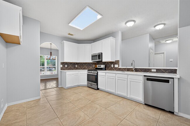 Foto del edificio - 2202 Highland Crossing Dr