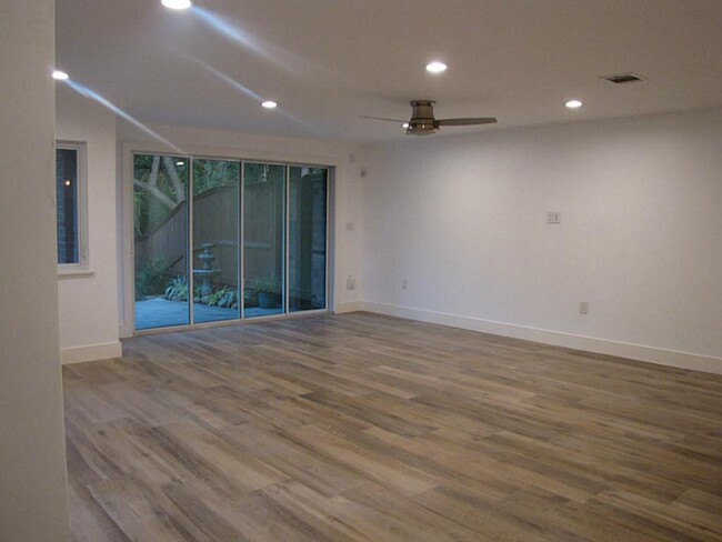 Building Photo - 6307 Deerwood Rd