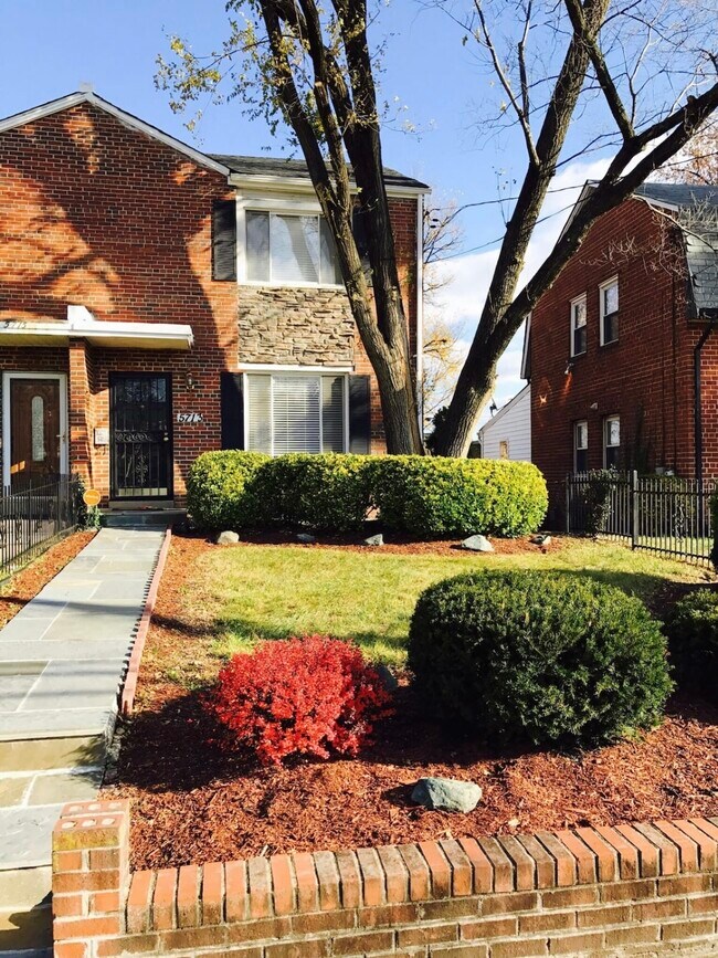 Foto del edificio - 5713 3rd St NE