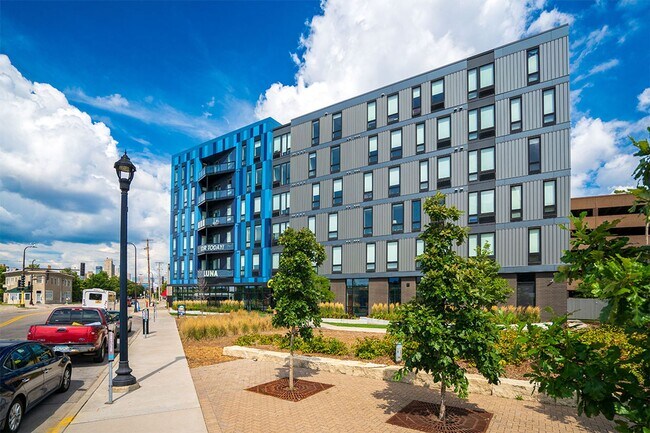 Foto del edificio - Luna Apartments