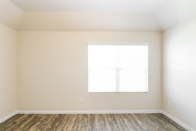 Building Photo - 6119 Peaceful Ridge Dr