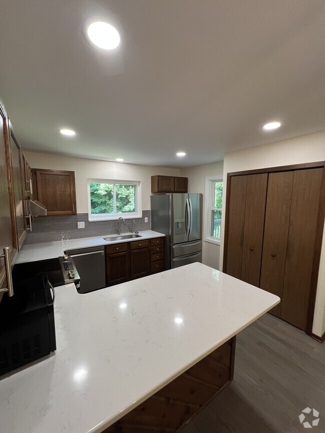 Building Photo - 3633 E Meadows Ct