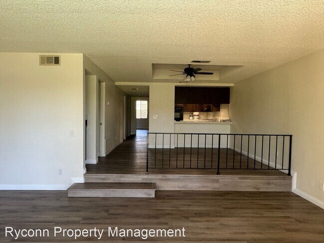 Building Photo - 2 br, 2 bath House - 5555 Canyon Crest Dr....