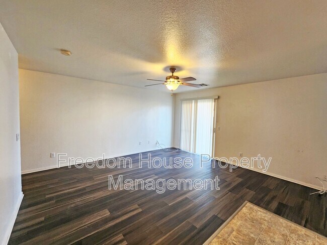 Building Photo - 910 Bourbon St