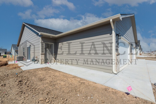 Foto del edificio - 5123 N Cypress St