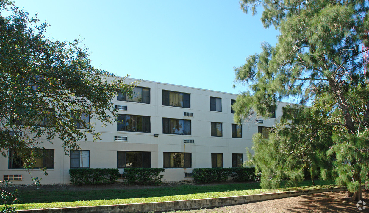 Foto principal - Freedom Village II Apartments