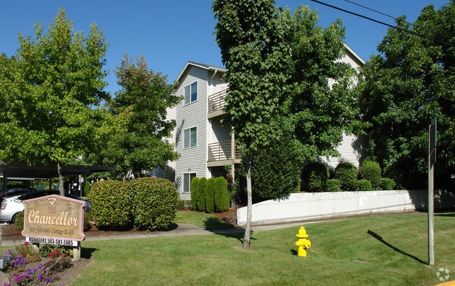 Building Photo - Chancellor Apartments