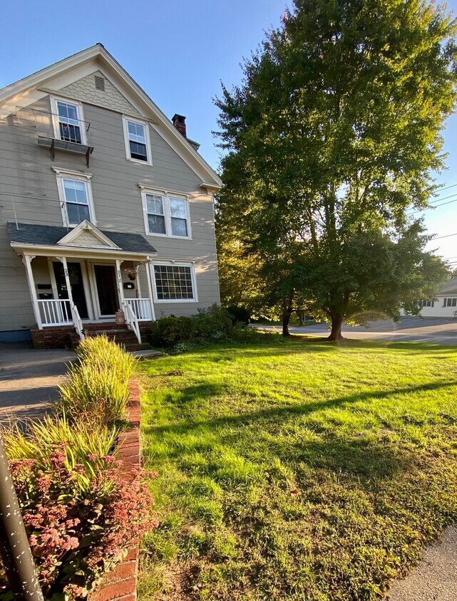 21 School St Unit 2nd Floor, Plainville, MA 02762 Apartments in