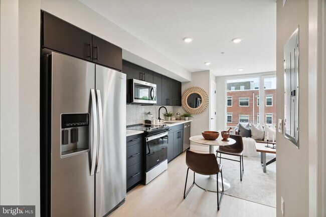 Foto del edificio - 6604 Ridge Ave