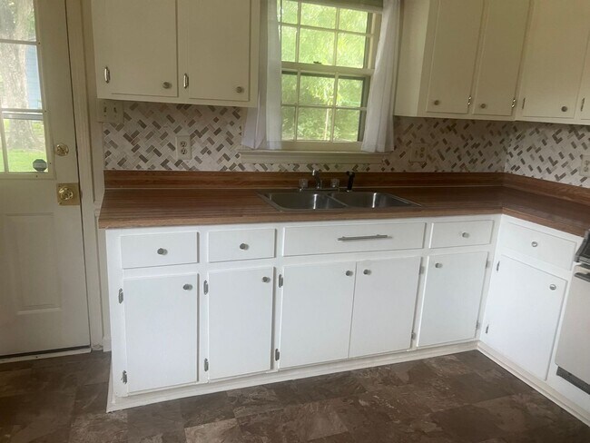 Foto del edificio - 2 Bedroom House on Corner Lot - Nash County