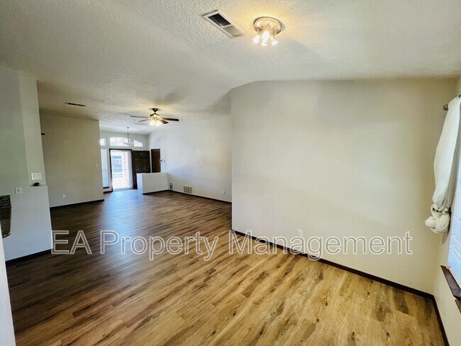 Foto del edificio - 8016 Lynnhaven Pl NW