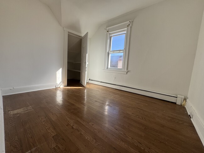 Building Photo - 82 E 18th St