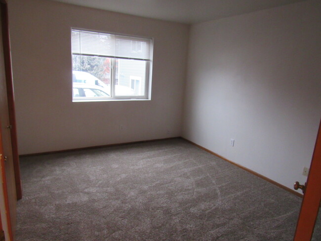 bedroom - 1804 N Walnut St