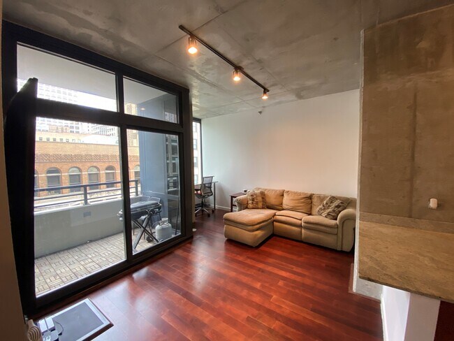 Building Photo - 235 W Van Buren St