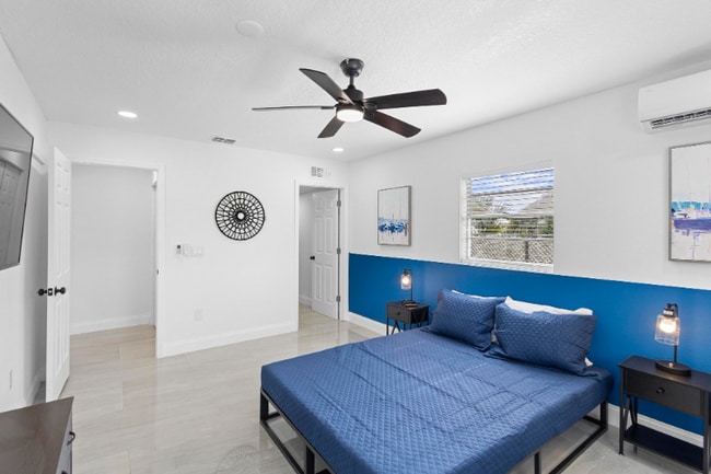 Photo - 1824 Lake St House