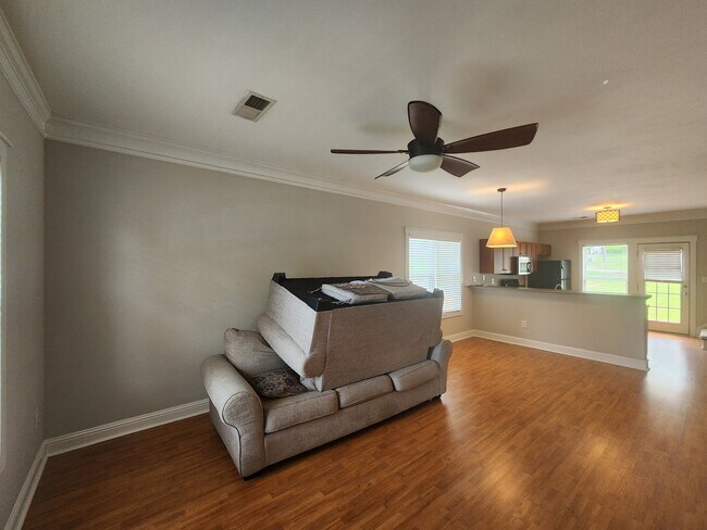 Building Photo - 2240 Lakeside Dr