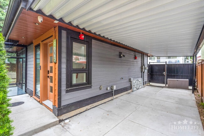 Building Photo - Modern 3 Bedroom, 2 Bathroom Laneway Home in South Vancouver