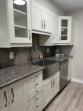 Building Photo - 528 Golden Raintree Pl