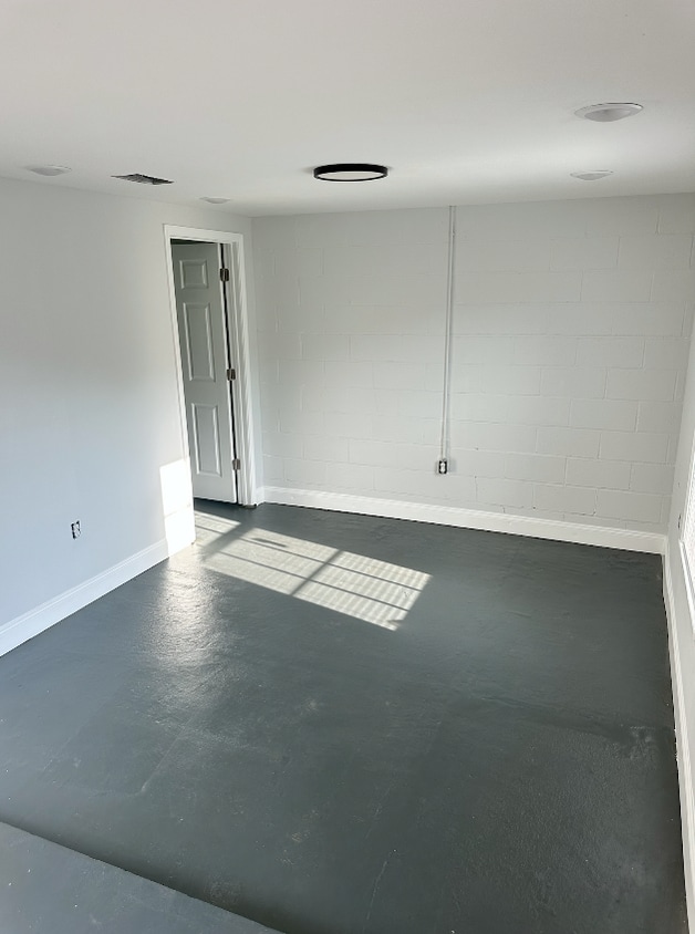 Building Photo - 915 S 12th St