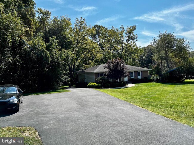 Building Photo - 1325 Trap Rd